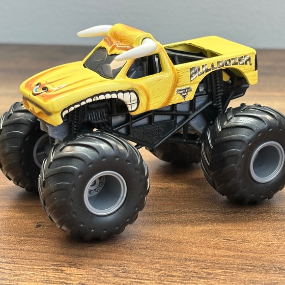 MONSTER JAM Monster Truck BULLDOZER El Toro Loco Evolution Edition Diecast 1:64 - Picture 1 of 9